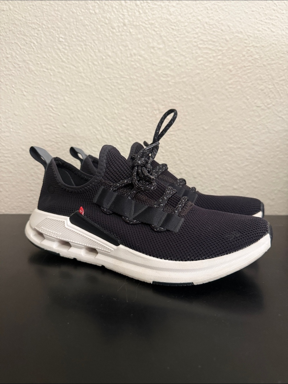 On Cloud Easy Sneakers